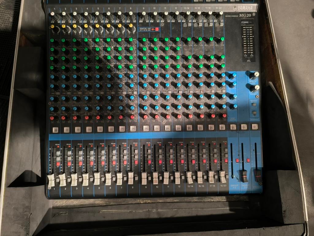 YAMAHA model MG20 - professionele mixer met 20 kanalen, Muziek en Instrumenten, Ophalen, Gebruikt, 10 tot 20 kanalen, Microfooningang
