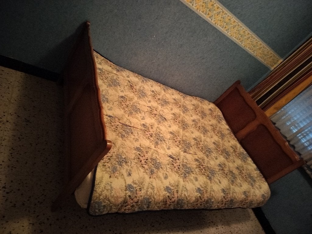 Te koop antieke bed, Enlèvement