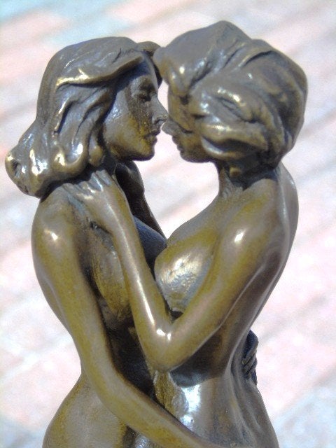 femmes nues qui s embrasse bronze signé, DELORE, Enlèvement ou Envoi, Bronze