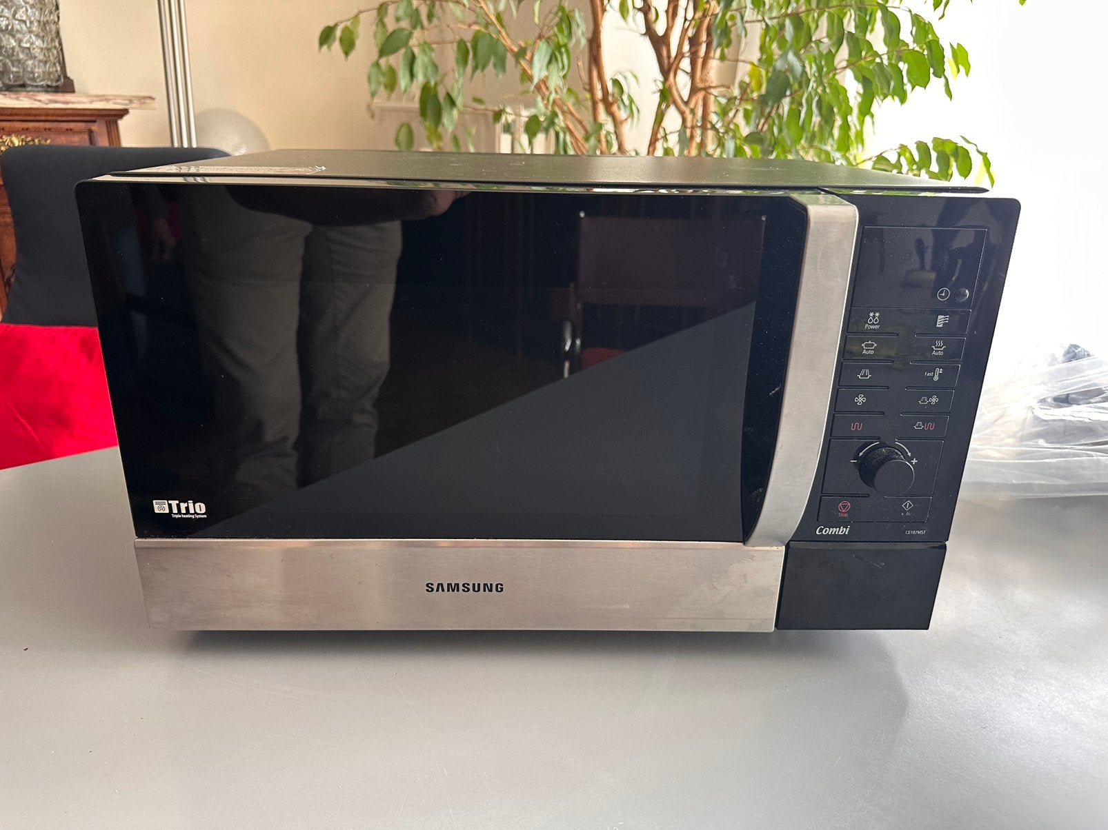 Micro-ondes Samsung noir ce107mst, Four, Enlèvement ou Envoi, Utilisé, 45 à 60 cm