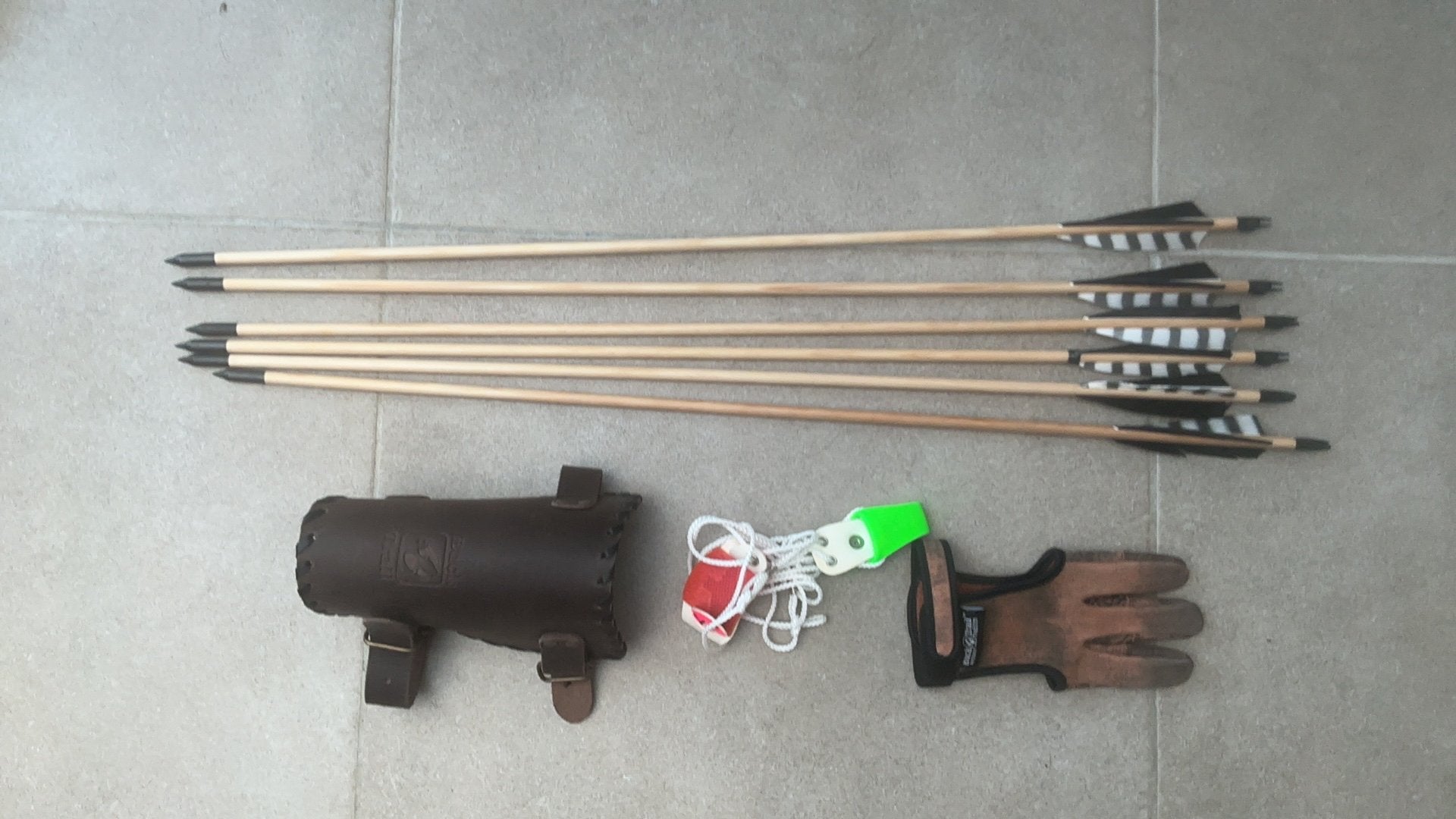 6nieuw houten pijlen, Sport en Fitness, Ophalen of Verzenden, Zo goed als nieuw, Pijlen