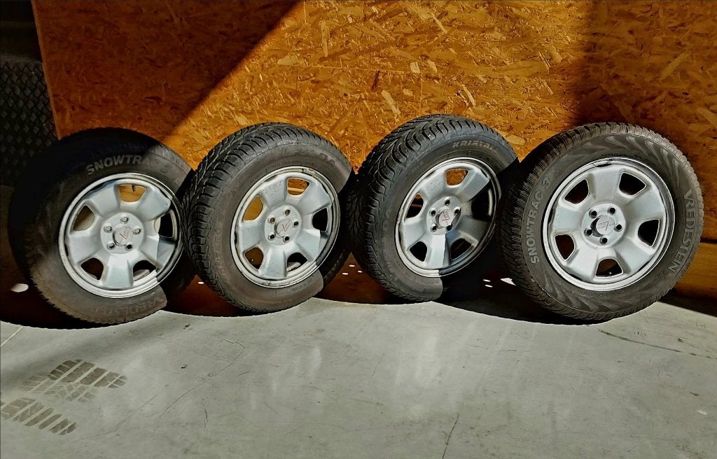 Très bons pneus hiver 195/65-15 sur jantes Subaru, Autos : Pièces & Accessoires, 15 pouces, Pneus et Jantes, Pneus hiver, Enlèvement