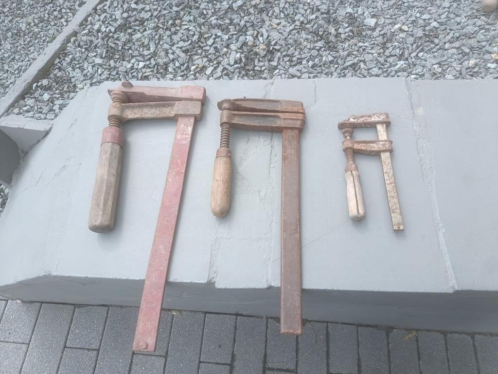 3 sterke spanvijzen, Ophalen