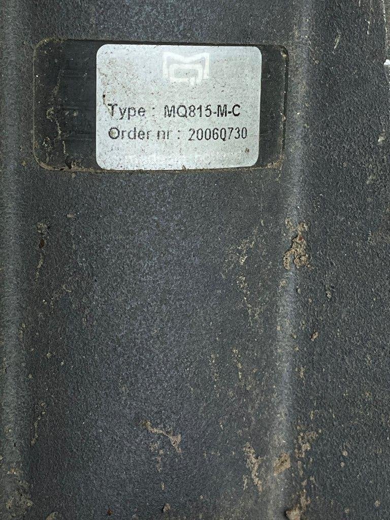 2 gebruikte MQ 815 verstelbare masten voor machinebesturing., Ophalen