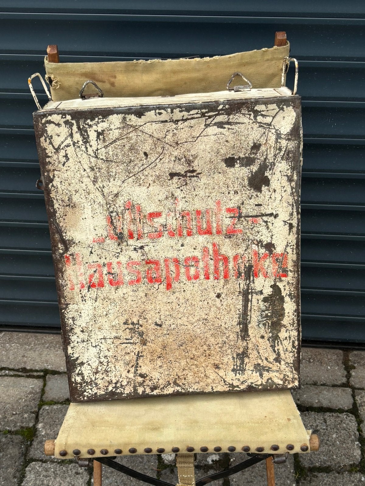 Armoire  Luftschutz-Hausapotheke, Enlèvement ou Envoi