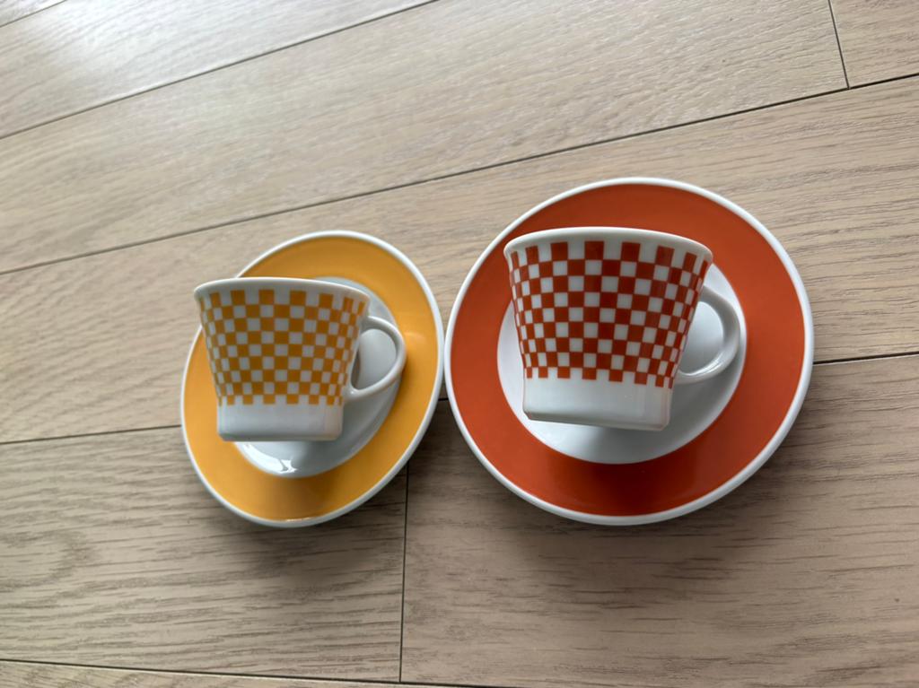2 sachets expresso rétro + soucoupes, Enlèvement ou Envoi, Neuf, Porcelaine, Tasse et/ou soucoupe