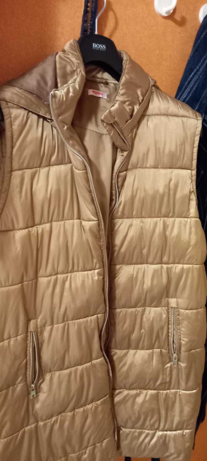 DAMART. lange bodywarmer, Enlèvement
