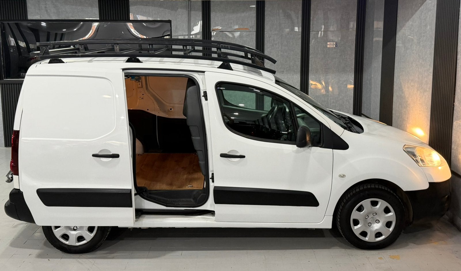 PEUGEOT PARTNER UTILITY 1.6HDI DAKDRAGER VOOR AIRCO, Auto's, Euro 5, USB, Bedrijf, Diesel