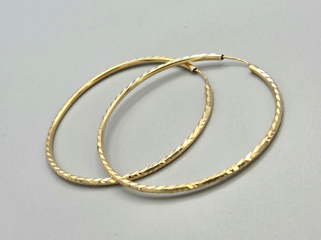 Gouden gediamanteerde bewerkte creolen. 202/154., Hangers, Ophalen of Verzenden, Zo goed als nieuw, Goud