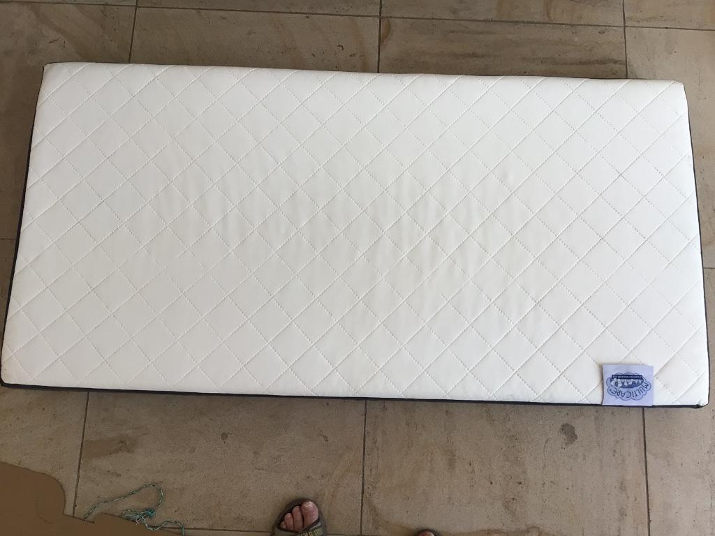 Matelas 120 x 60 Multicare, Enfants & Bébés, Enlèvement, Comme neuf, Lit