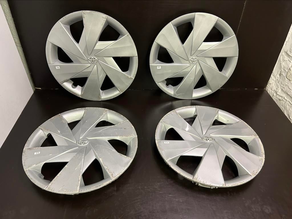 4 enjoliveurs Toyota yaris corolla verso 15", Autos : Divers, Enjoliveurs, Enlèvement ou Envoi, Utilisé