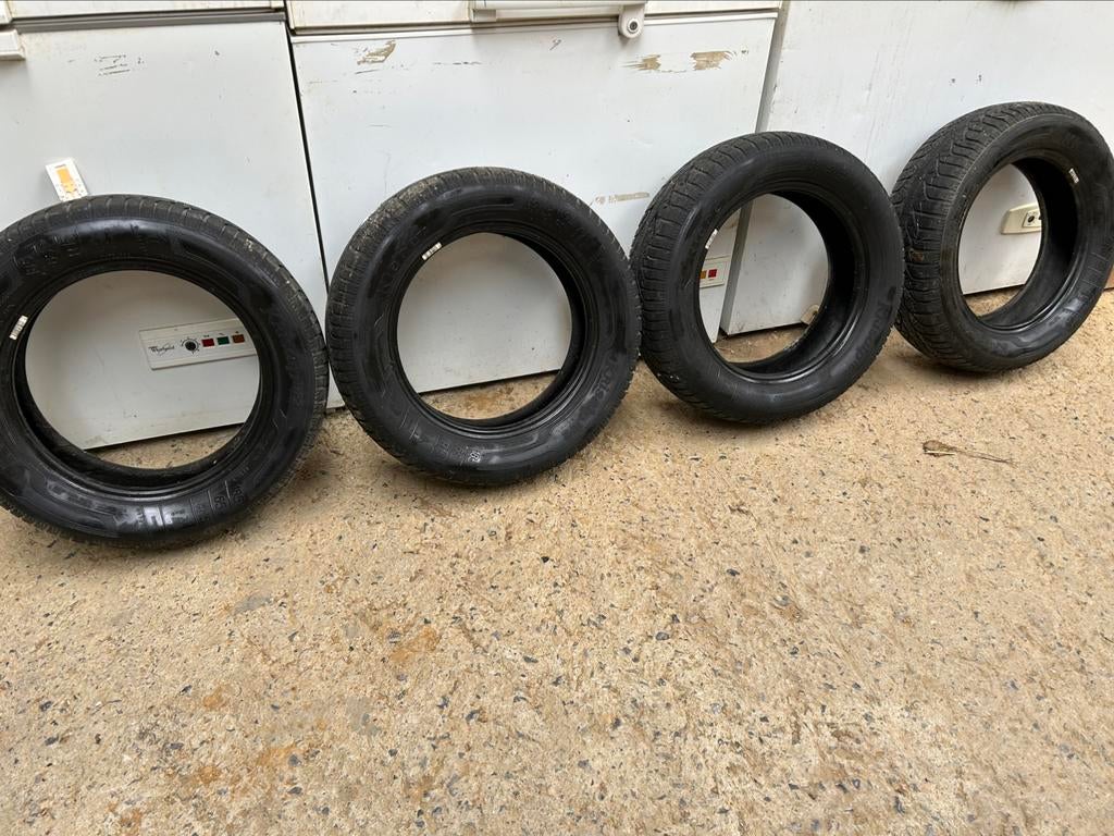 4 pneus hiver Kleber 185/65/15 reste 5mm (pneu neuf 8mm), Enlèvement, Pneus hiver, Pneu(s)