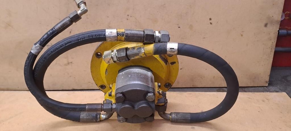 Moteur à rouleaux vibrants Bomag Bosch 0511 415 607+vannes d, Enlèvement ou Envoi, Comme neuf