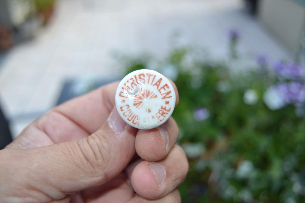 oude porseleinen bier dop, Ophalen of Verzenden, Gebruikt, Overige typen, Overige merken