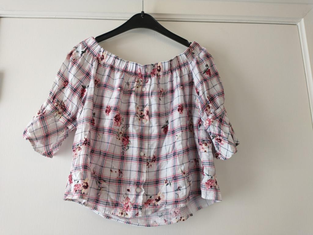 Kort bloesje - Bershka - XS, Kinderen en Baby's, Gebruikt, Meisje, Overhemd of Blouse, Ophalen of Verzenden