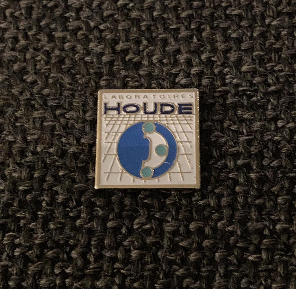 PIN - LABORATOIRES HOUDE - PHARMA - PHARMACIE, Envoi, Utilisé, Autres sujets/thèmes, Insigne ou Pin's