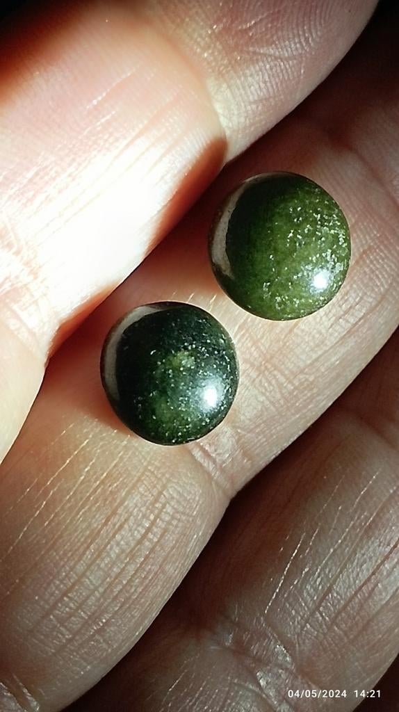 Twee cabochons van Birmese jade, Ophalen of Verzenden, Nieuw