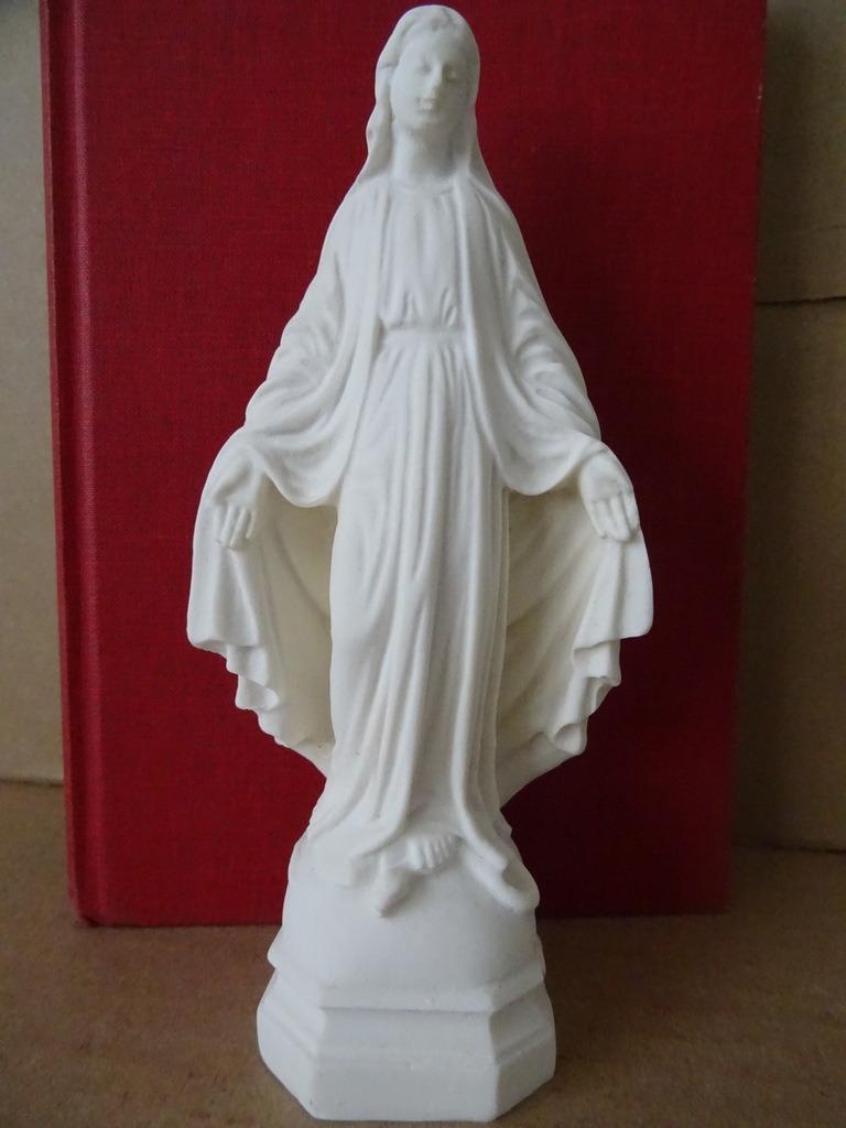 Italiaans Mariabeeldje Maria vertrapt slang marmer 15cm 1980, Ophalen of Verzenden, Zo goed als nieuw, Beeld(je), Christendom | Katholiek