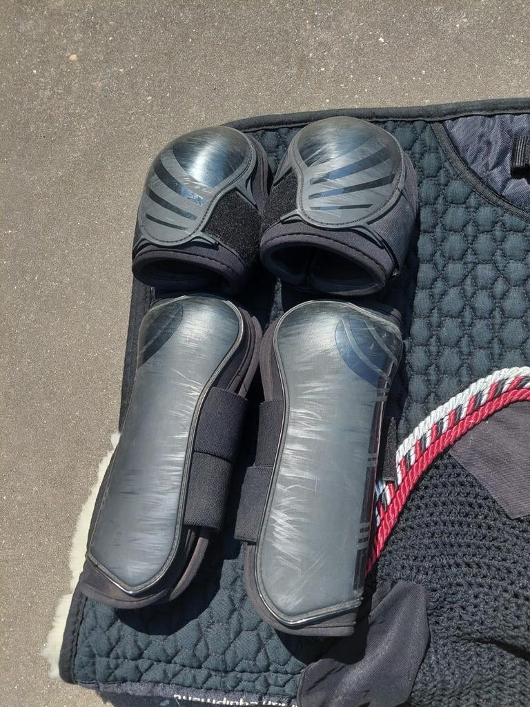 Zwarte set met wol maat Full, Dieren en Toebehoren, Ophalen of Verzenden, Gebruikt