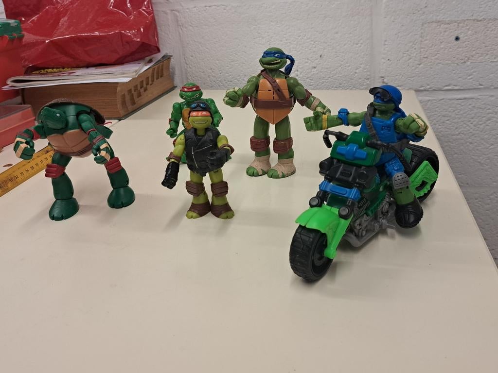 5 tortues ninja mutantes adolescentes, dont une avec une mot, Enlèvement ou Envoi, Comme neuf