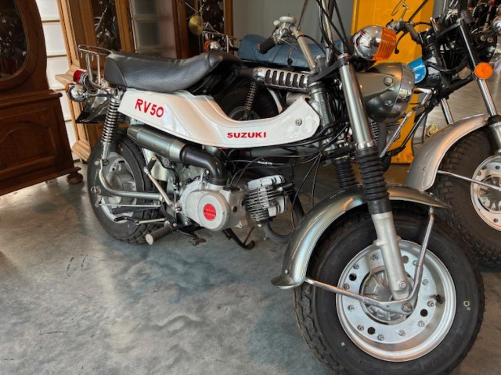 Suzuki RV50, 49 cc, Klasse B (45 km/u), 4 versnellingen, Ophalen