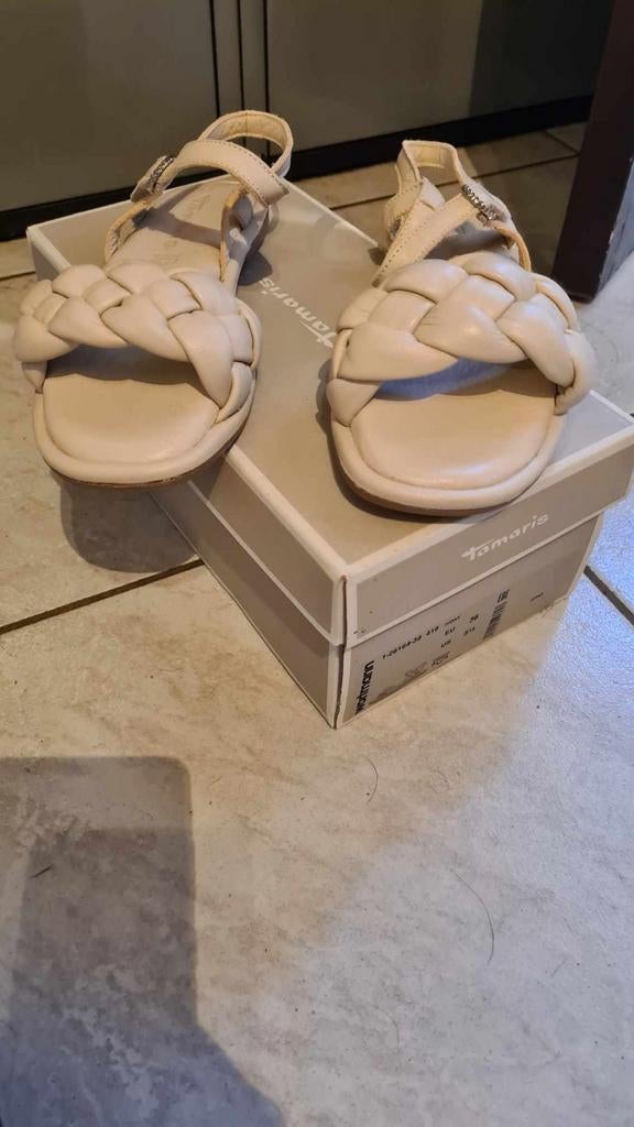 Beige sandalen Tamaris, Enlèvement