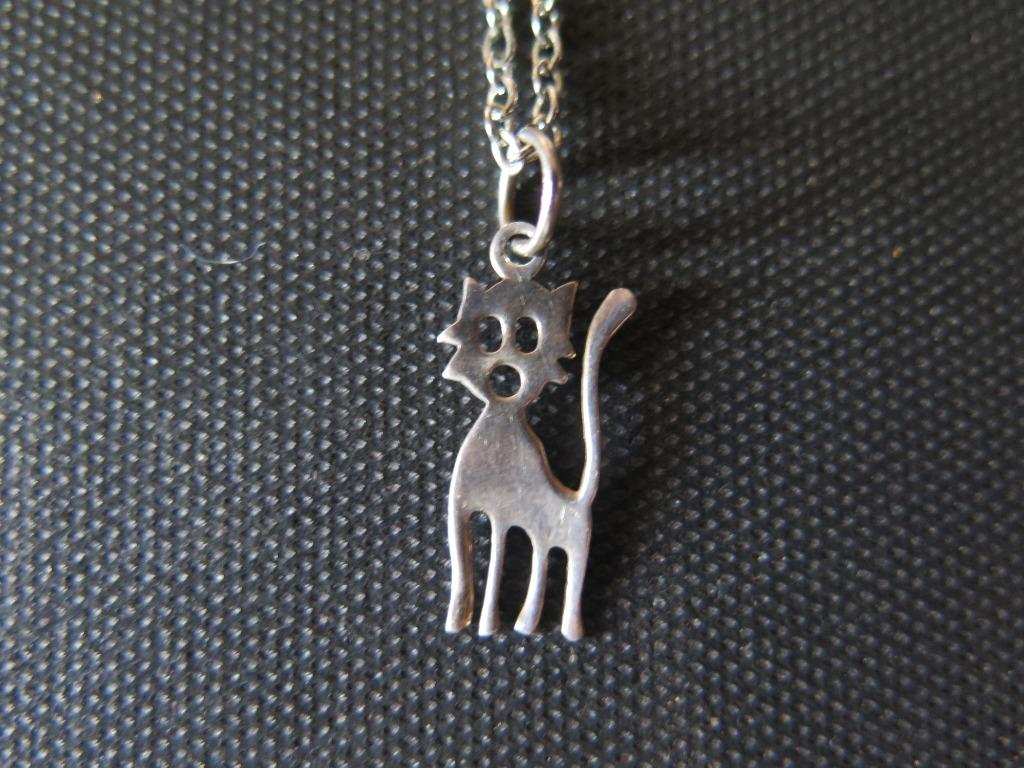 halsketting met hangertje in de vorm van een kat, Ophalen of Verzenden, Zo goed als nieuw, Zilver, Overige materialen
