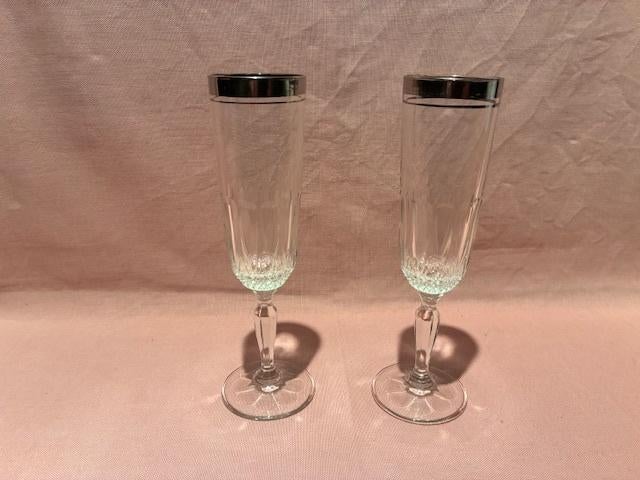 2 kristallen champagneglazen met zilveren boord., Antiek en Kunst, Ophalen of Verzenden