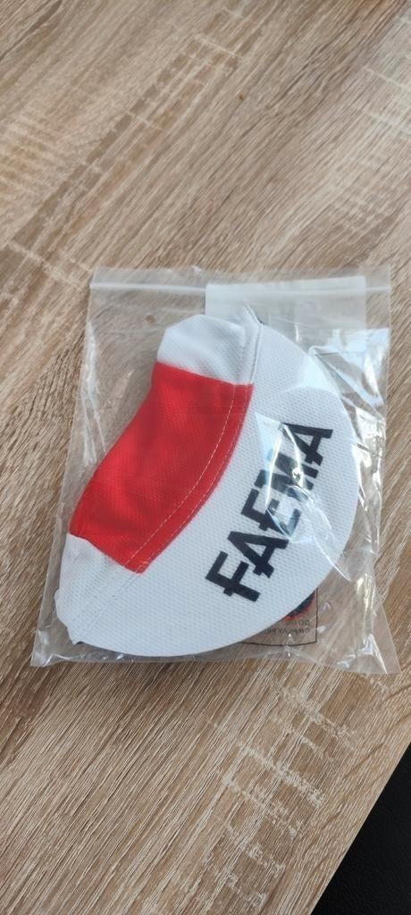 Casquette FAEMA. Eddy Merckx. Neuve, emballée, envoi ok.
12€