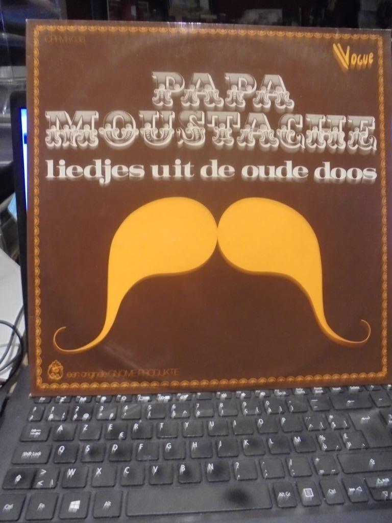 Papa Moustache, Ophalen of Verzenden, Zo goed als nieuw, Levenslied of Smartlap