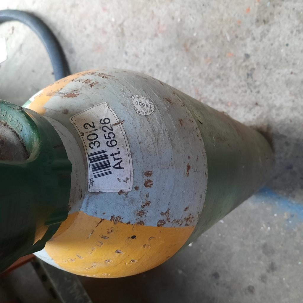 Menggas lasgas  voor laspost., Ophalen