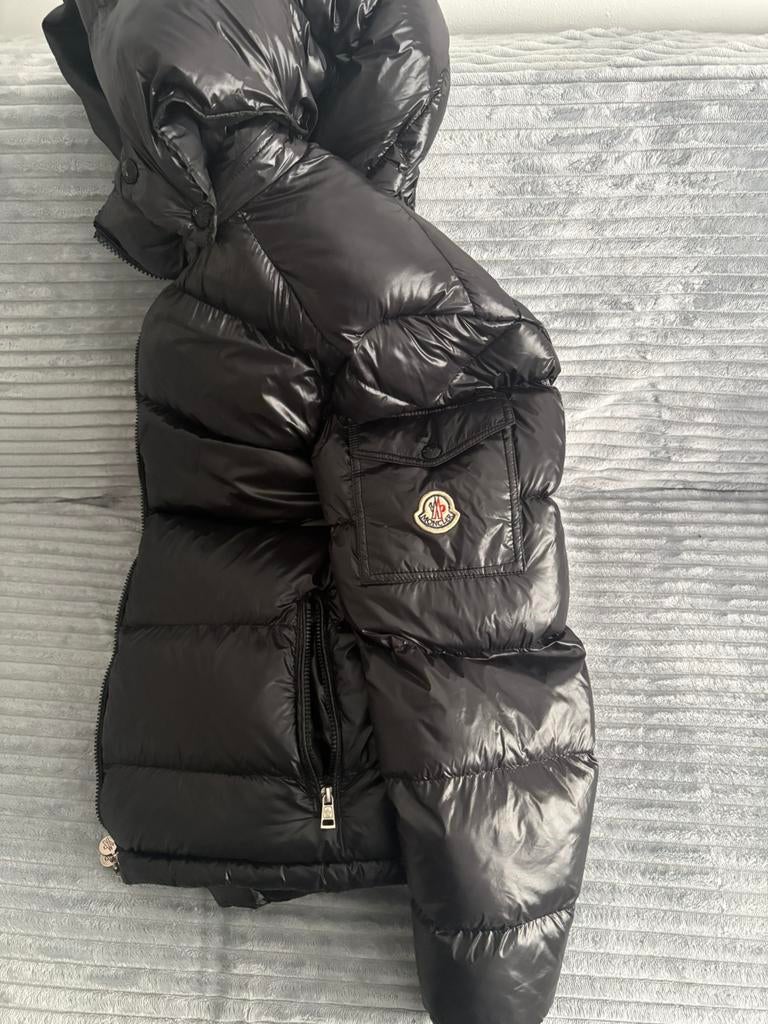 Moncler maya jas, Ophalen
