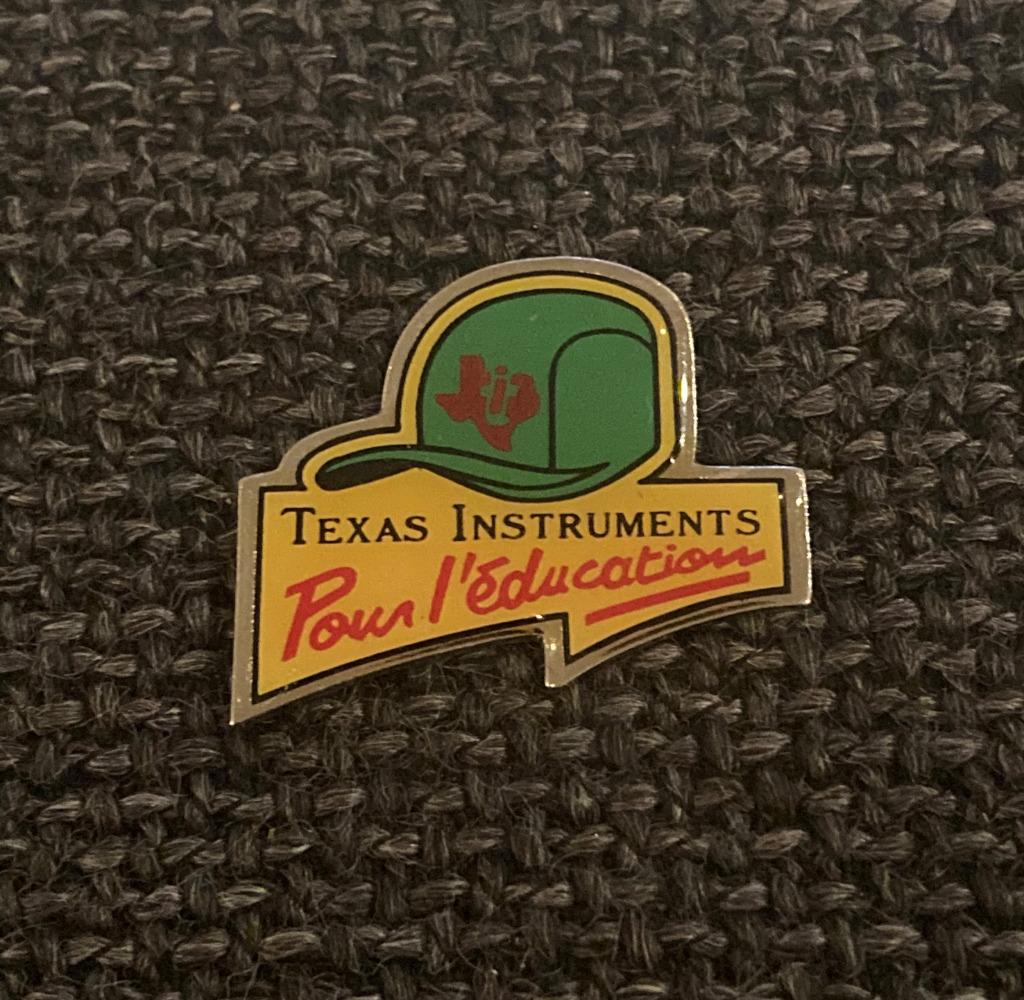 PIN - TEXAS INSTRUMENTS - REKENMACHINE - CALCULATRICE, Collections, Envoi, Utilisé, Marque, Insigne ou Pin's