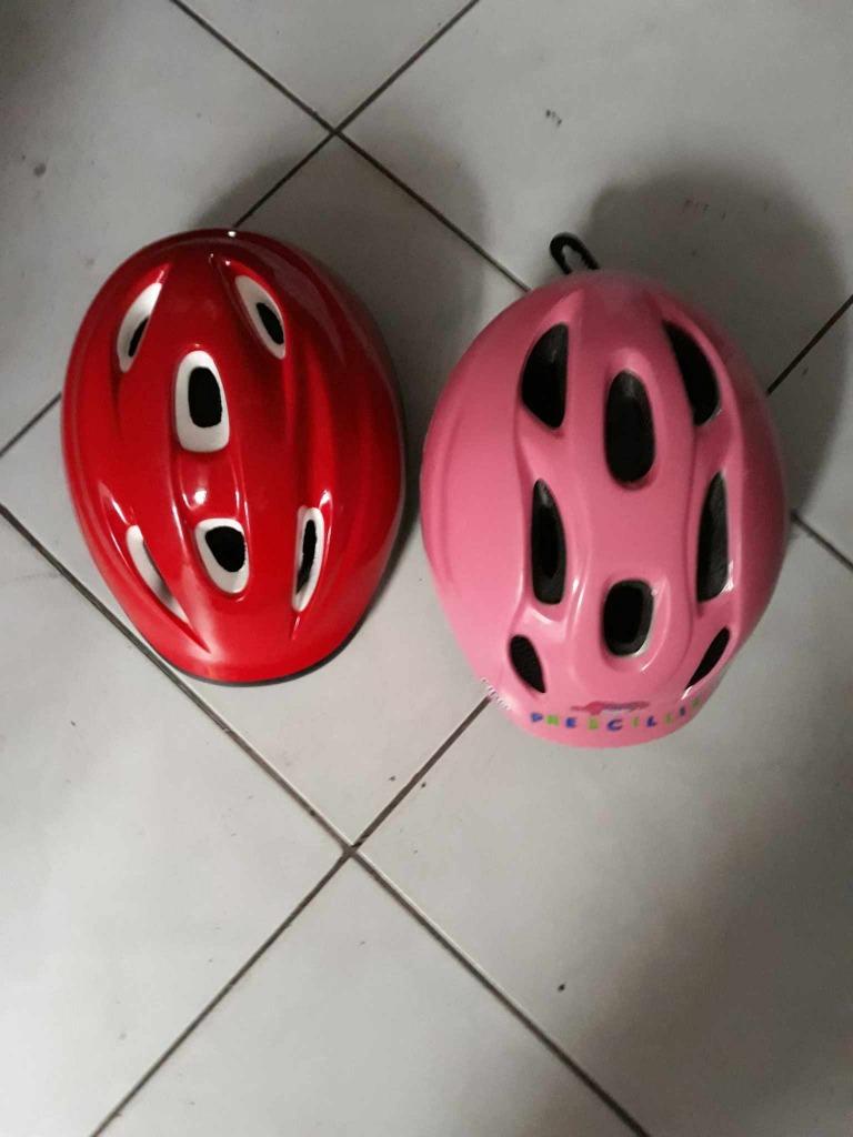 2 casques  vélo enfant + 1 coque interchangeable bleue, Garçon ou Fille, Comme neuf, Sans, Enlèvement