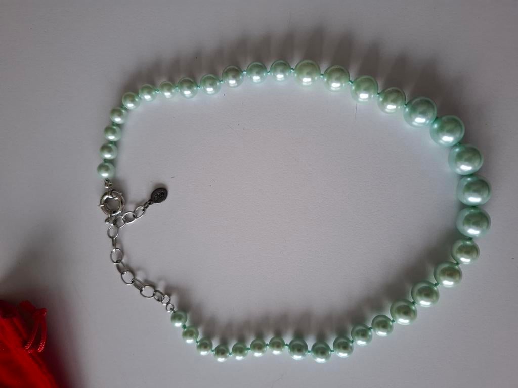 Mooie watergroene  parelketting merk Titto, Enlèvement