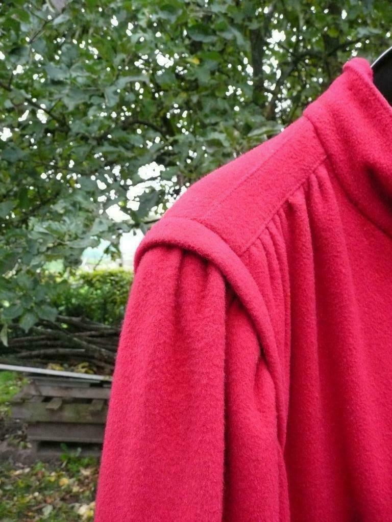 UNIEKE SNIT : stijlvolle,TIJDLOZE,RODE wollen mantel maat40, Kleding | Dames, Ophalen of Verzenden, Zo goed als nieuw, Maat 38/40 (M)
