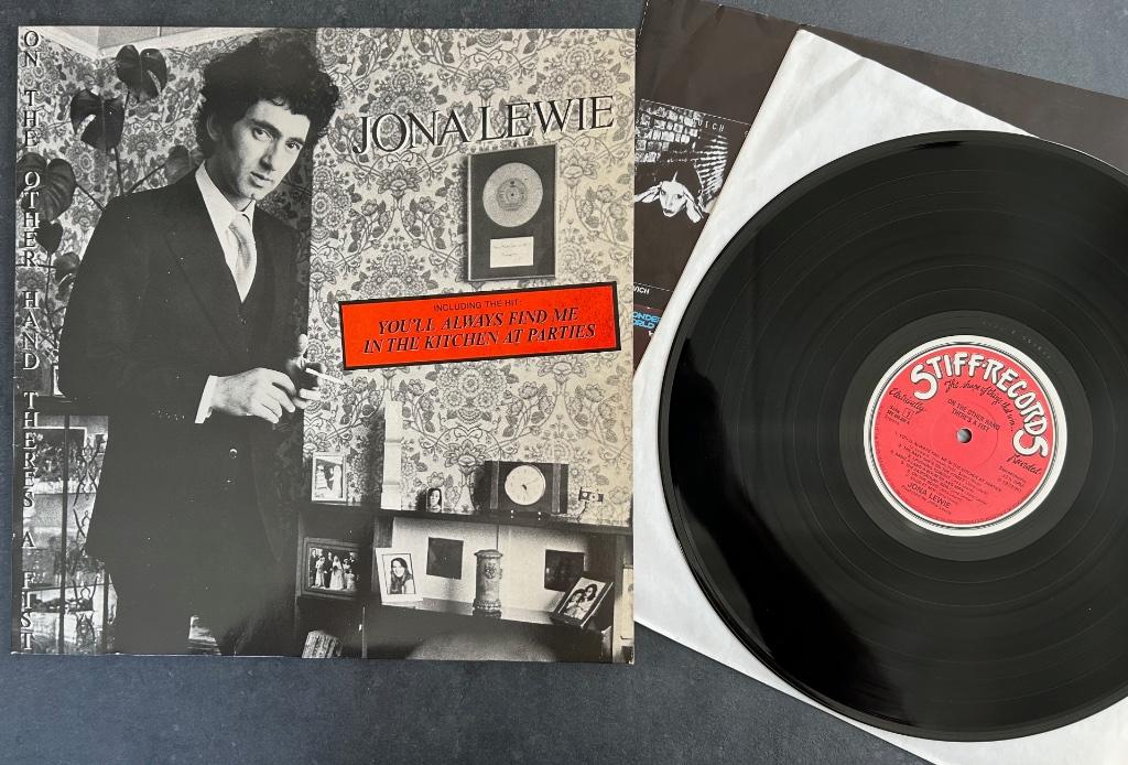 JONA LEWIE - On the other hand there's a fist ( LP; STIFF ), Cd's en Dvd's, Vinyl | Rock, Poprock, 12 inch, Verzenden