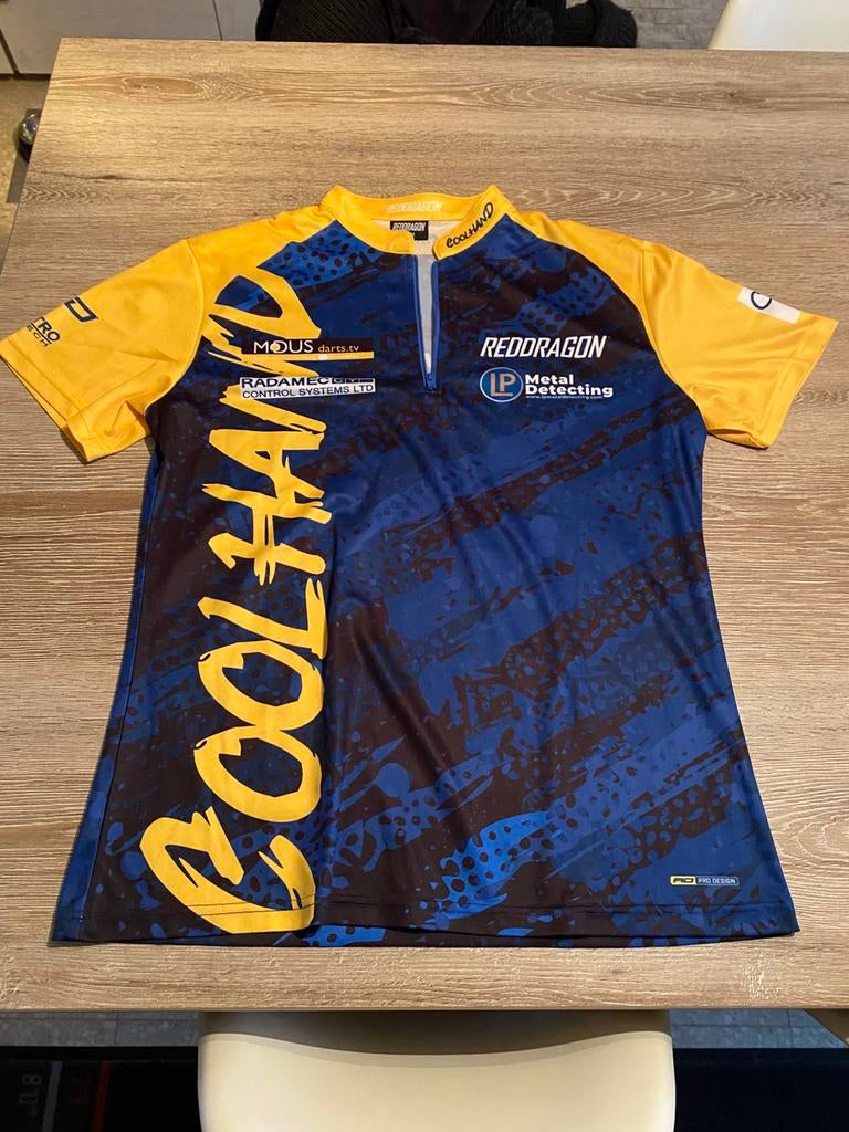 Dart shirt Luke Humphries maat M, Sport en Fitness, Darts, Ophalen, Zo goed als nieuw
