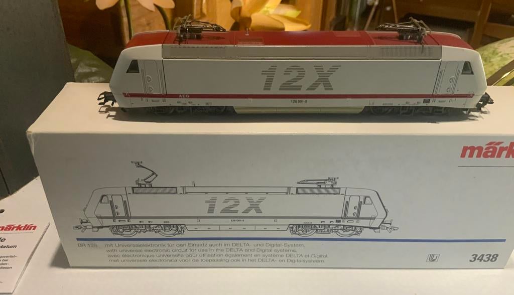 LOCOMOTIVE MARKLIN 3438 128 005-5 SYSTEME DELTA-DIGITAL DB, Enlèvement ou Envoi, Comme neuf, Locomotive, Märklin