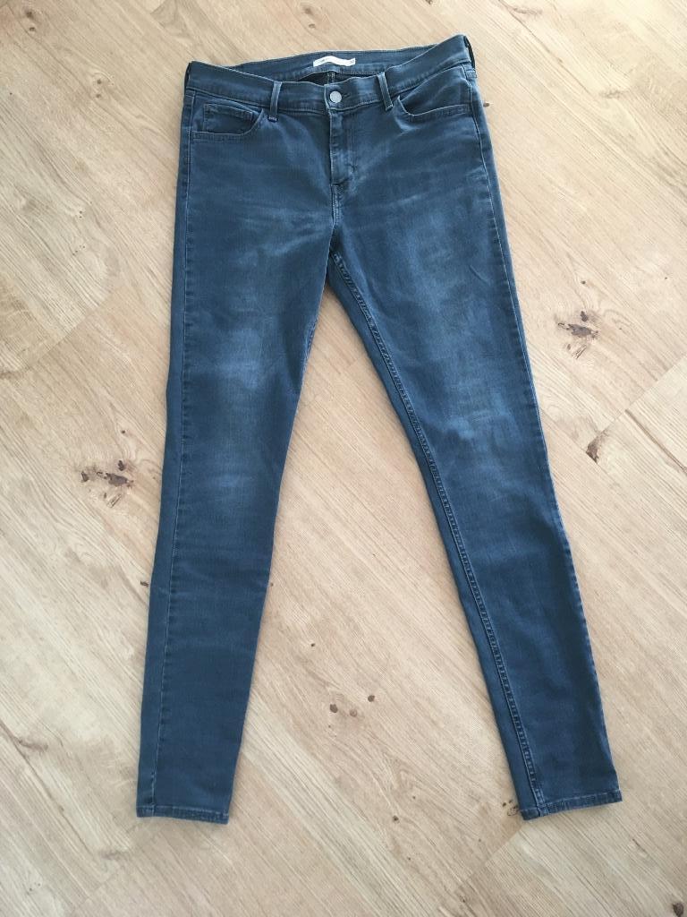 LEVI'S, skinny dames jeans W32 L 32 (zo goed als nieuw), Blauw, Ophalen of Verzenden, Zo goed als nieuw, W30 - W32 (confectie 38/40)