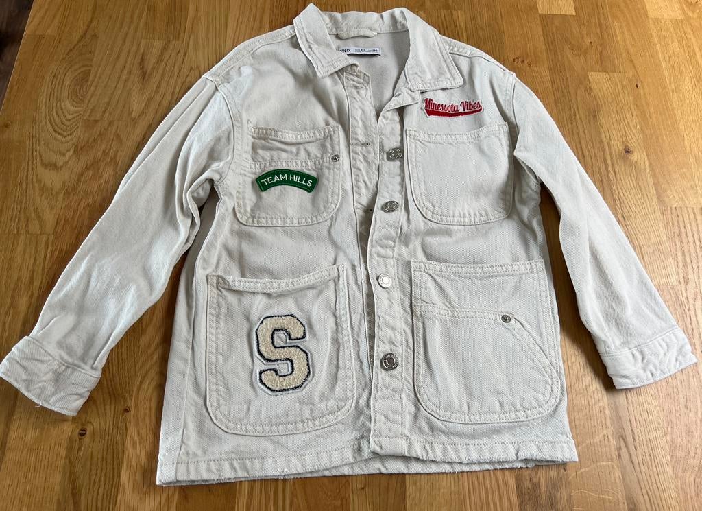 Veste jeans beige Zara t.130, Kinderen en Baby's, Kinderkleding | Maat 128, Meisje, Trui of Vest, Ophalen of Verzenden, Zo goed als nieuw