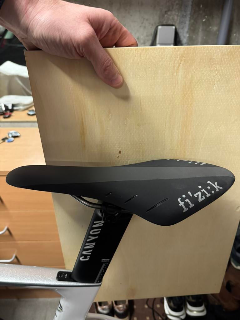 Fizik arione r3, Fietsen en Brommers, Fietsonderdelen, Ophalen of Verzenden, Zo goed als nieuw, Zadel