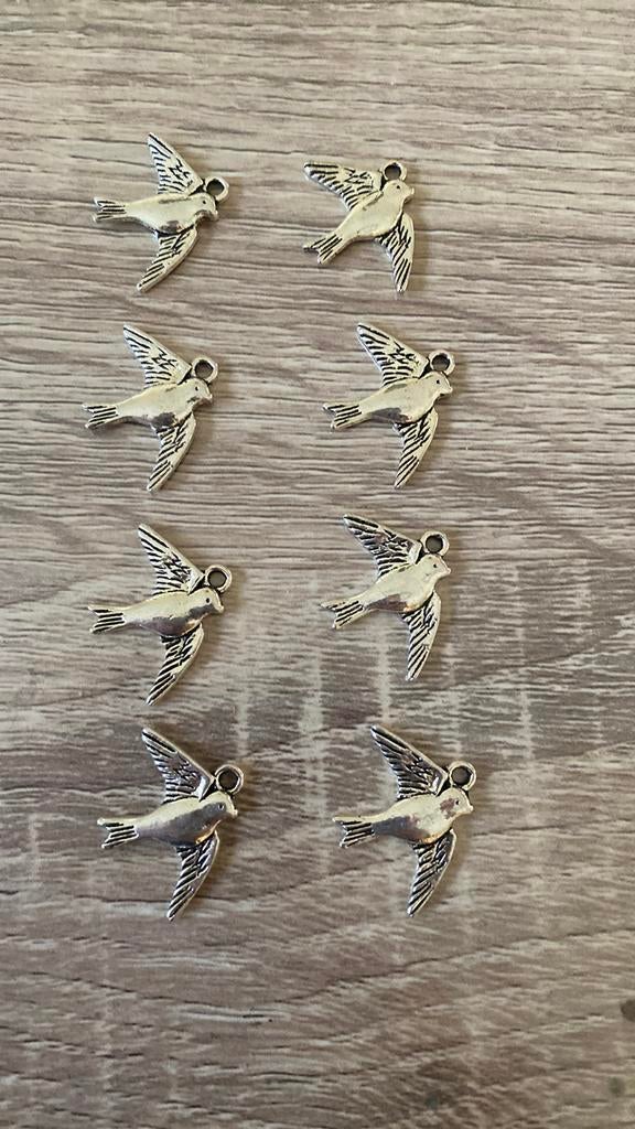 Ancien lot de 8 petits pendentif hirondelles porte bonheur, Neuf, Pendentif