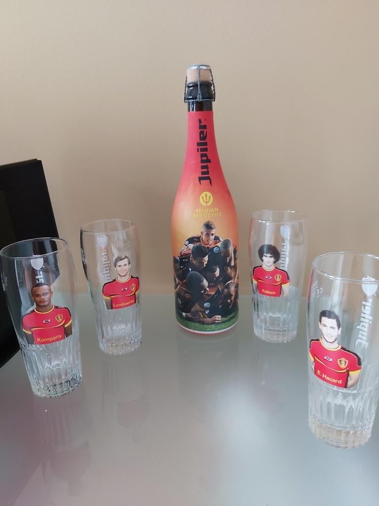 Fles en 5 glazen Jupiler Diables Rouges, Ophalen of Verzenden, Nieuw