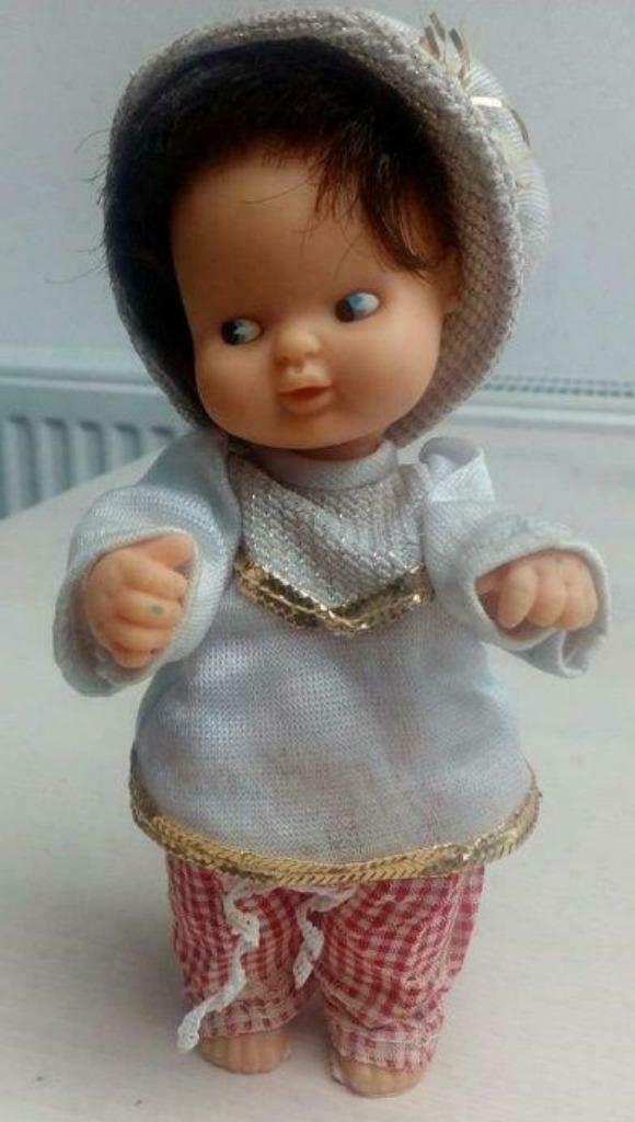 Vintage popje merk Famosa spain jaren 70, Ophalen of Verzenden, Zo goed als nieuw, Pop