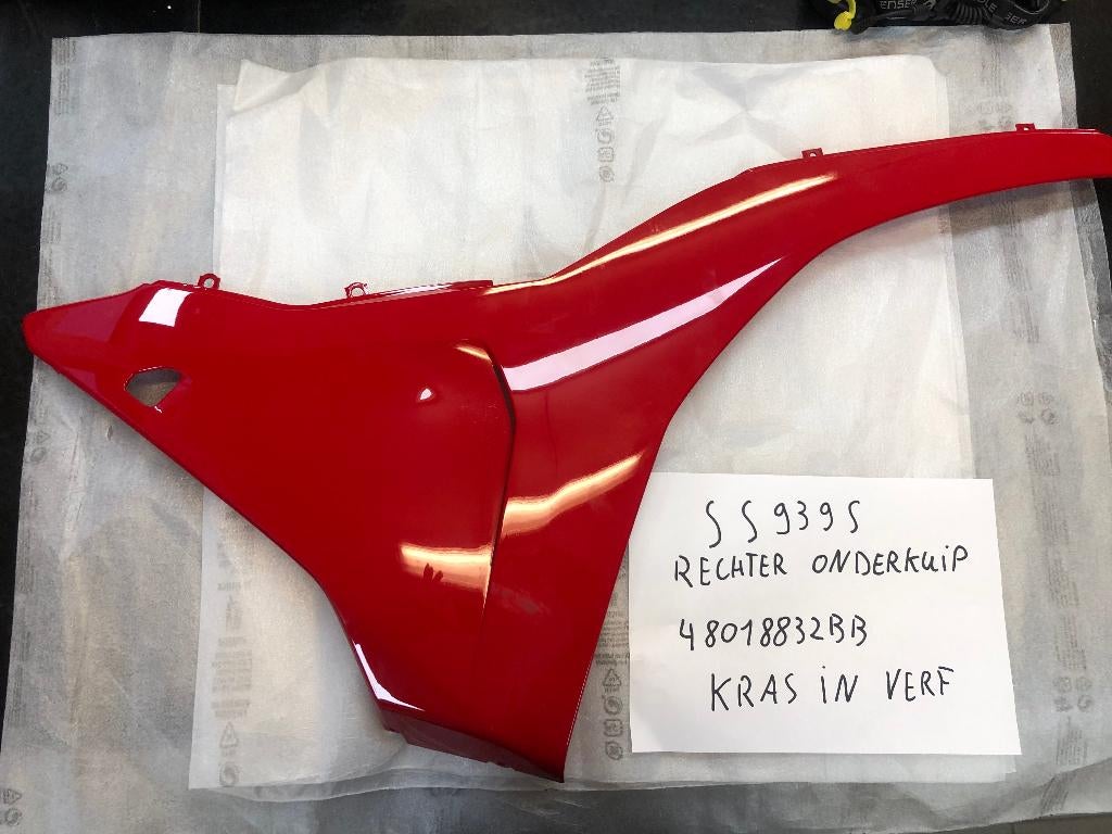 DUCATI SS939 KUIP RECHTS ONDER 48018832BB, DUCATI, Gebruikt, Ophalen of Verzenden, Jackierogier@outlook.be