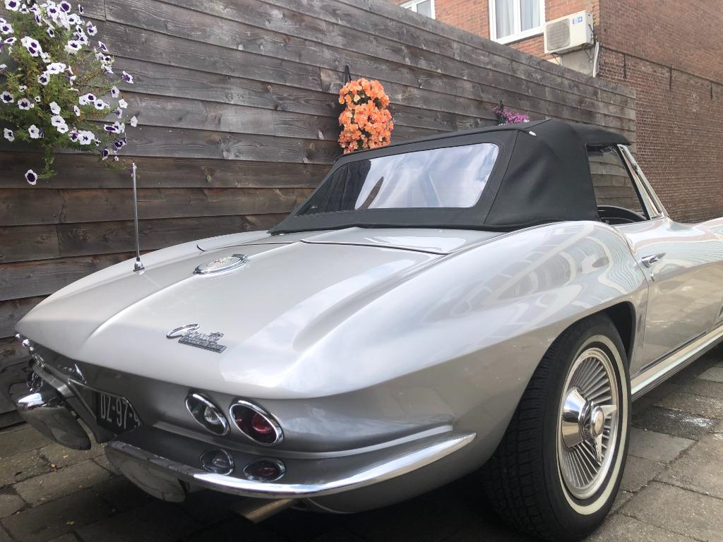Chevrolet Corvette C2 Cabrio (1964) zilver 8-cyl 300 pk mooi, Auto's, Achterwielaandrijving, 8 cilinders, 5354 cc, Cabriolet