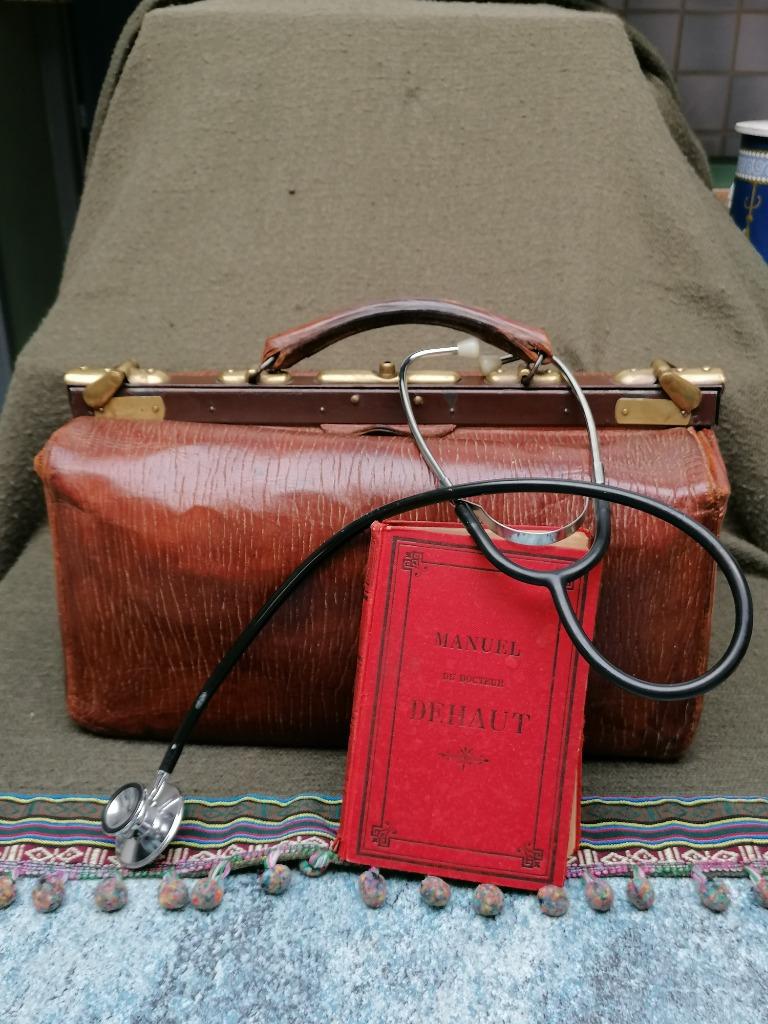 Antieke dokterstas ca. 1930. Bruin leder met patina, Envoi