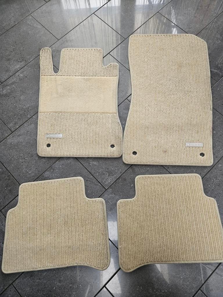 Tapis mercedes w211, Enlèvement, Utilisé