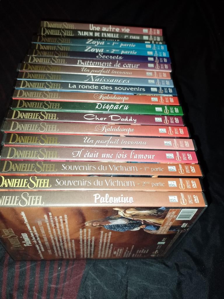 A vendre lot de 18 DVD de la collection Daniel stell, À partir de 9 ans, Enlèvement ou Envoi, Comme neuf, Drame
